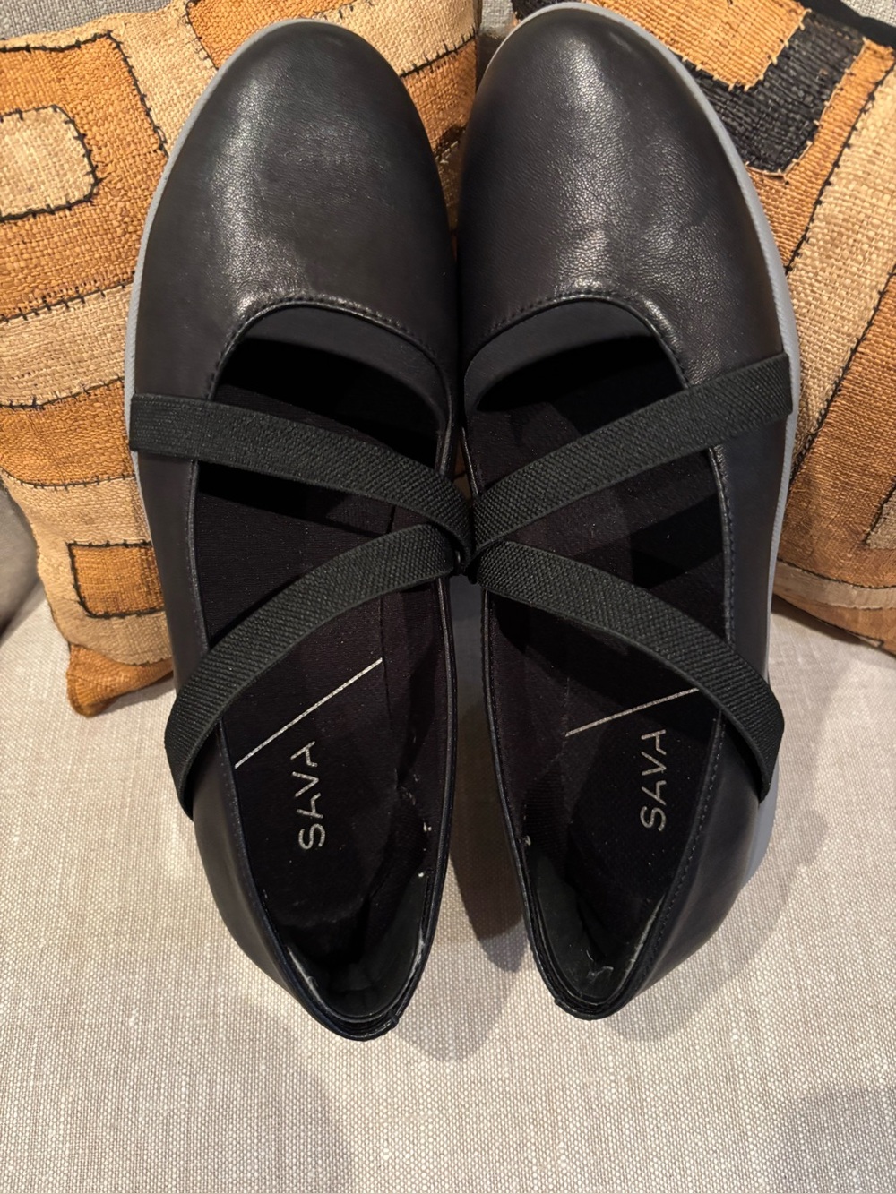 Sava Black Leather Walking Shoes with Cross Straps